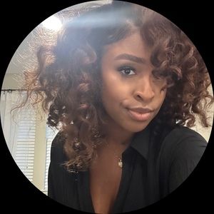 Meet your Posher, Abigail